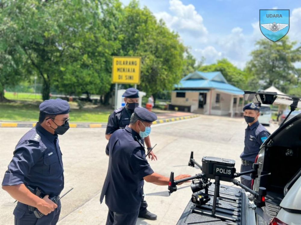 Pdrm Drones Monitoring Emergency Lane Drivers On Highway Auto News