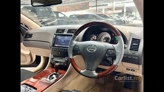 Lexus GS300 Interior