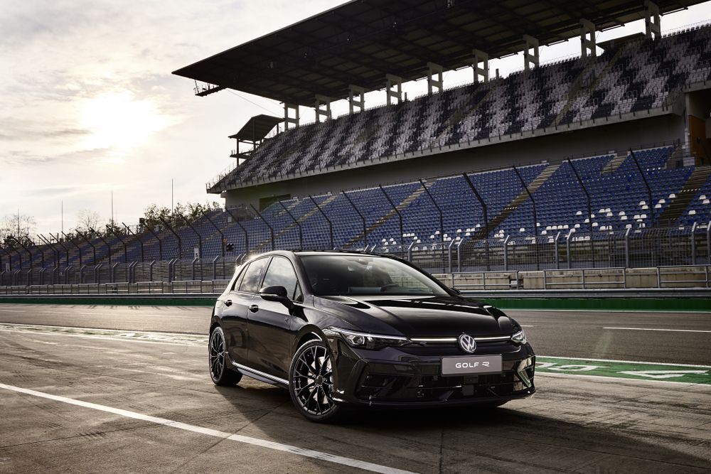 2025 volkswagen golf r variant black edition price specs