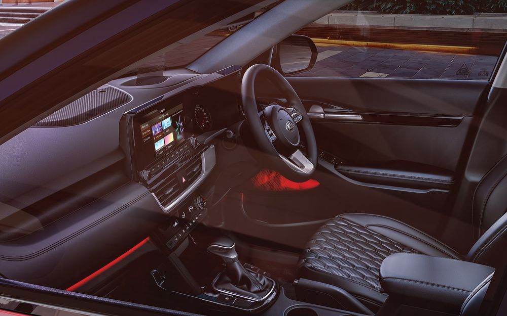 2021 KIA Seltos interior