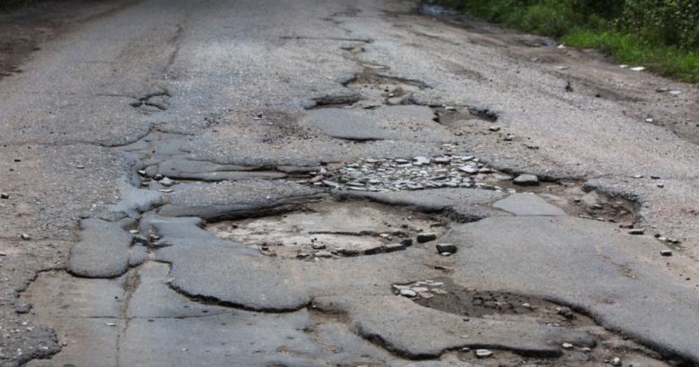 jalan berlubang,tidak rata,jkr