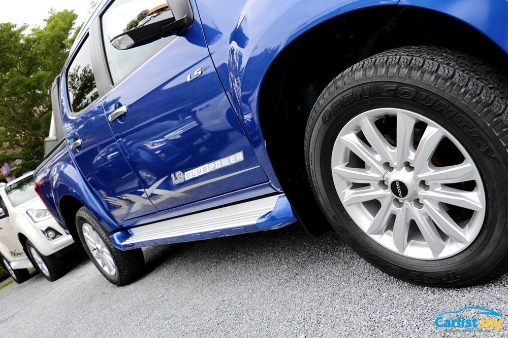 Isuzu D-Max Side View