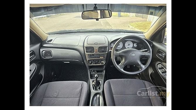 Nissan Sentra Interior