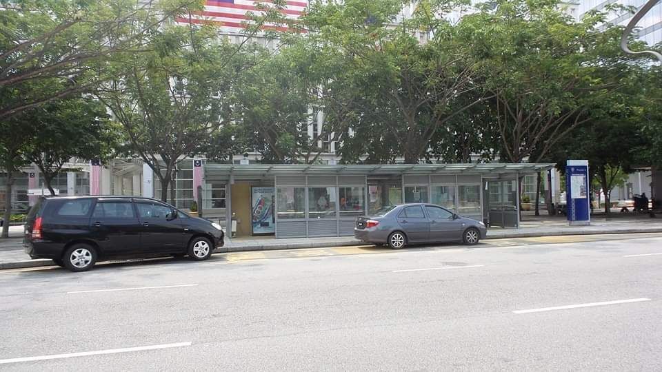 parkir kereta di perhentian bas,putrajaya