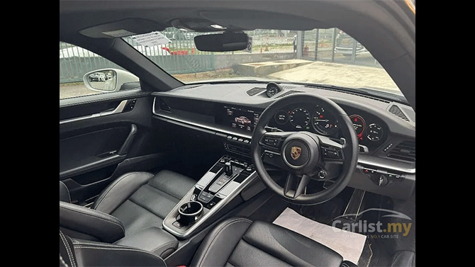 Porsche 911 Carrera 4S Interior