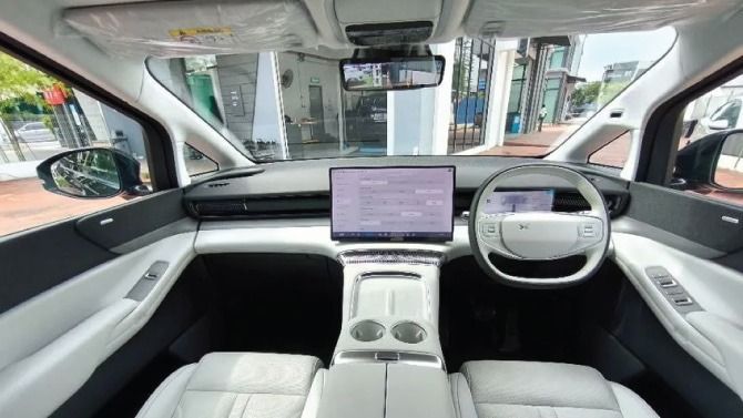Xpeng X9 Interior