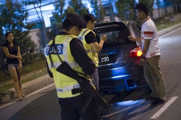 Sekatan Jalan Raya Ketahui Hak Anda Ketika Ditahan Polis Car Owners Guides Carlist My