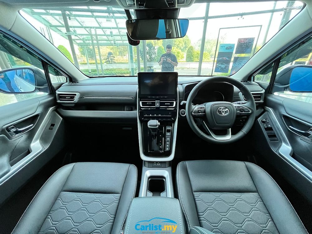 2023 toyota innova zenix ice v hev price specs malaysia