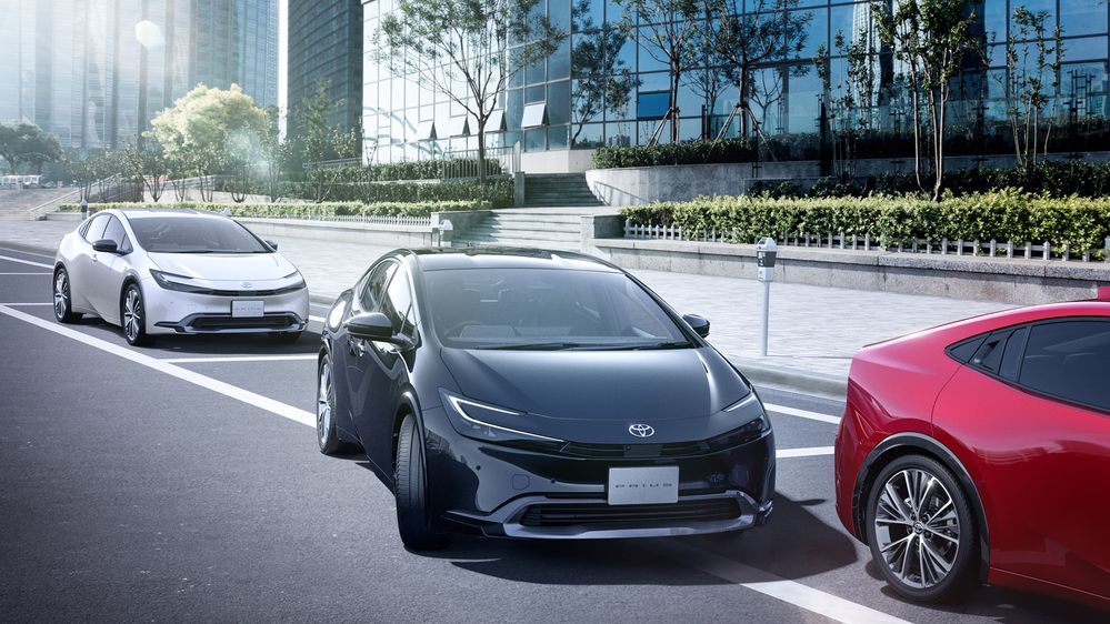 2023 Toyota Prius goes on sale, Japan