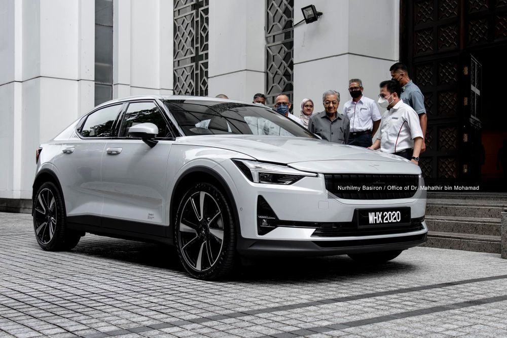 Tun Mahathir with the Polestar 2