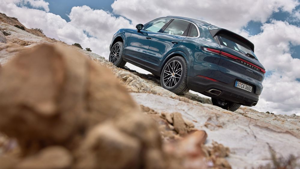 2024 Porsche Cayenne Facelift Unveiled - More Luxury And Performance ...