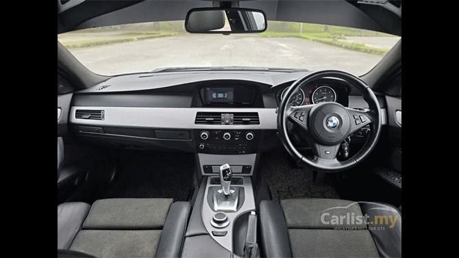 BMW 525i Interior
