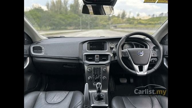Volvo V40 Interior
