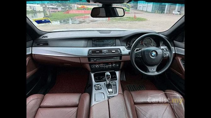 BMW 528i Interior
