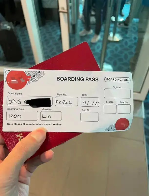 AirAsia customers forced out of the plane due to 'overbooking' Auto