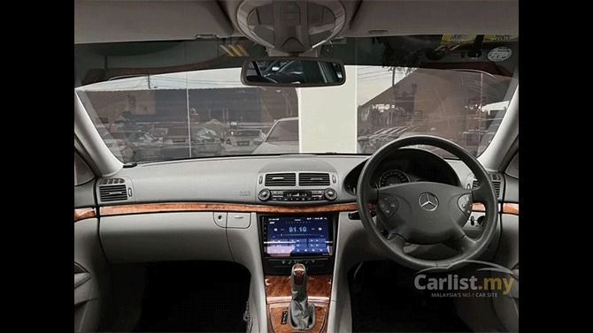 Mercedes-Benz E200K Interior