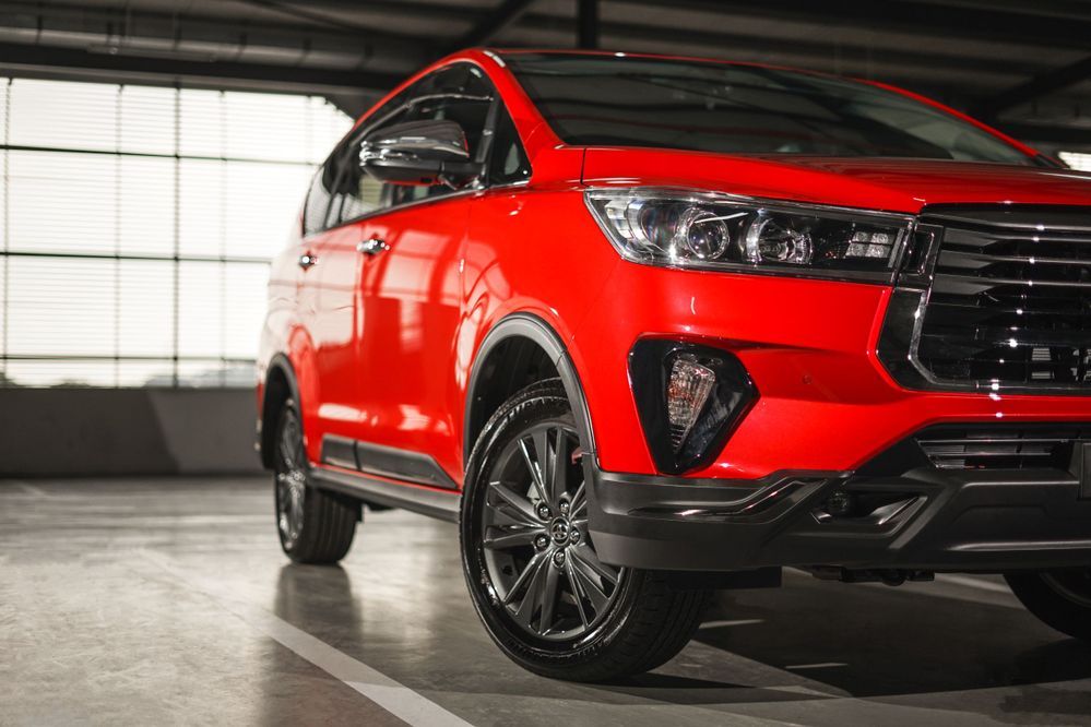 2021 Toyota Innova front quarter