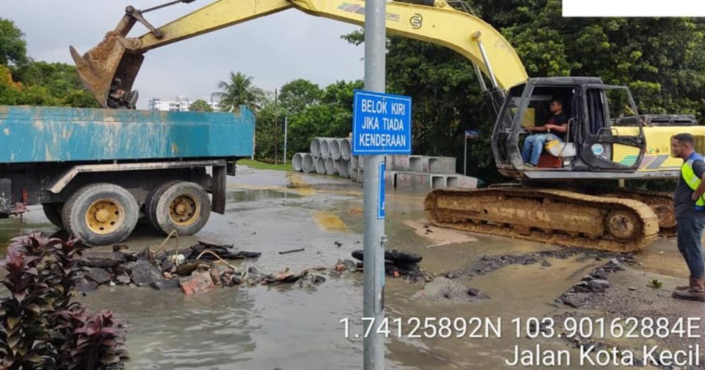 Majlis Daerah Kota Tinggi (MDKT),longkang tersumbat,viral