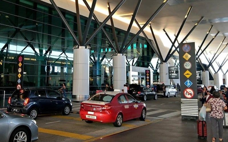 caj tambahan,teksi,klia2