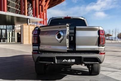 GWM Cannon split door tailgate