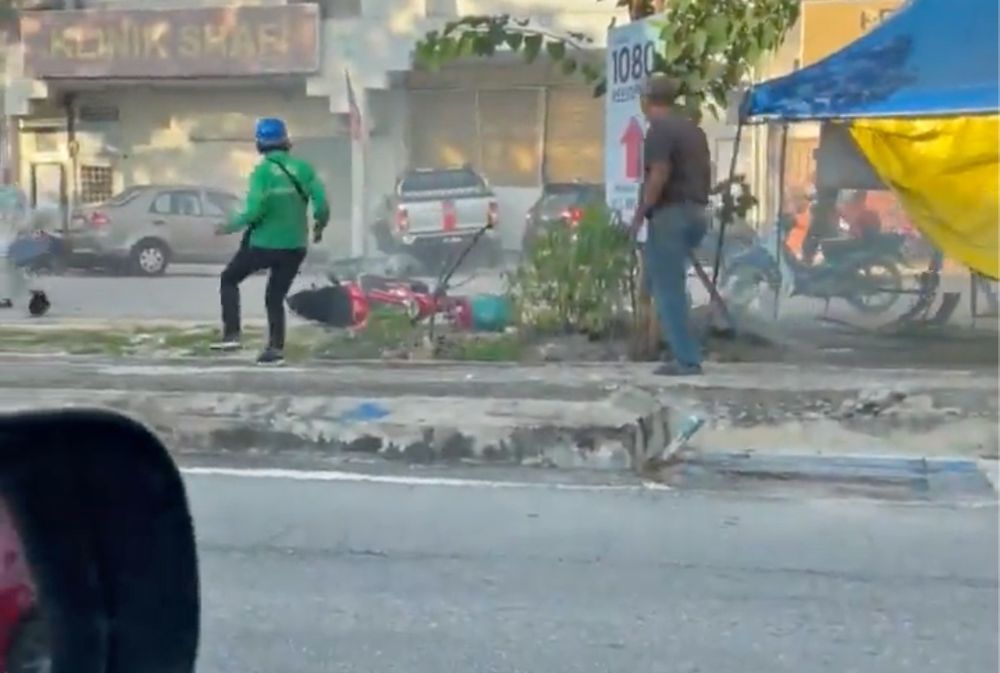 Unconscious Toyota Hilux Driver Causes Chaos, Slams Into Kajang Shop ...