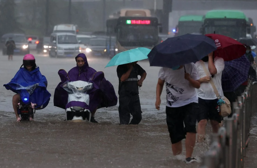 Banjir Besar Di China Tenggelamkan Kereta Api Bawah Tanah 12 Maut 5 Cedera Ratusan 8835