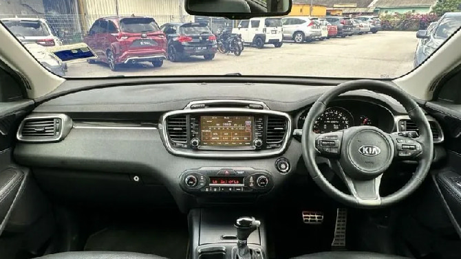 Third Generation Kia Sorento Interior