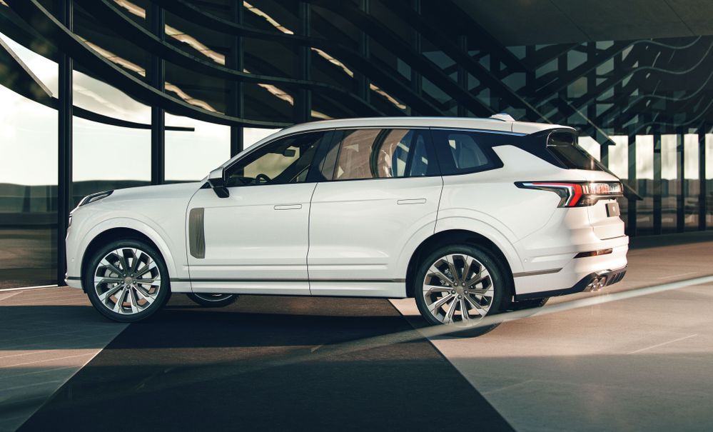 2021 Lynk & Co 09