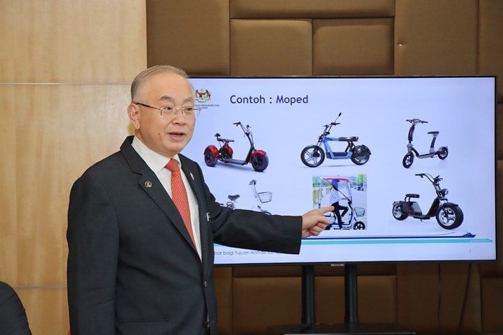 Datuk Seri Dr Wee Ka Siong.