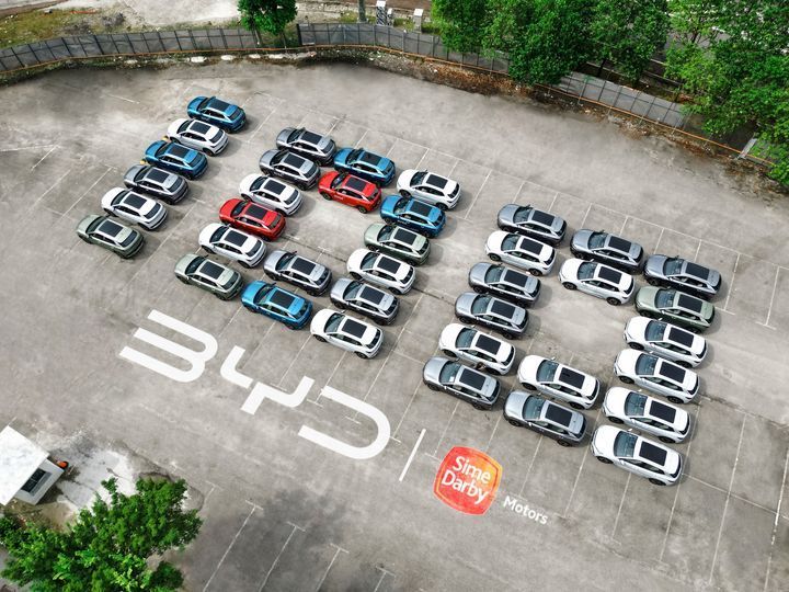BYD Malaysia grand delivery 100 customers