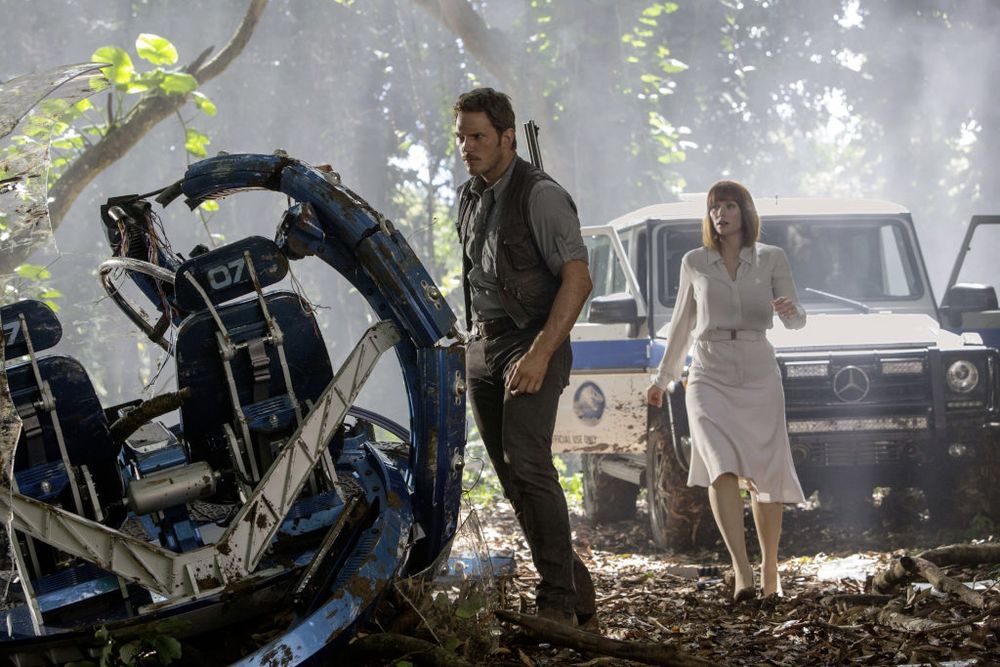 13262-2015-mercedes-benz-jurassic-world-promo-1.jpg