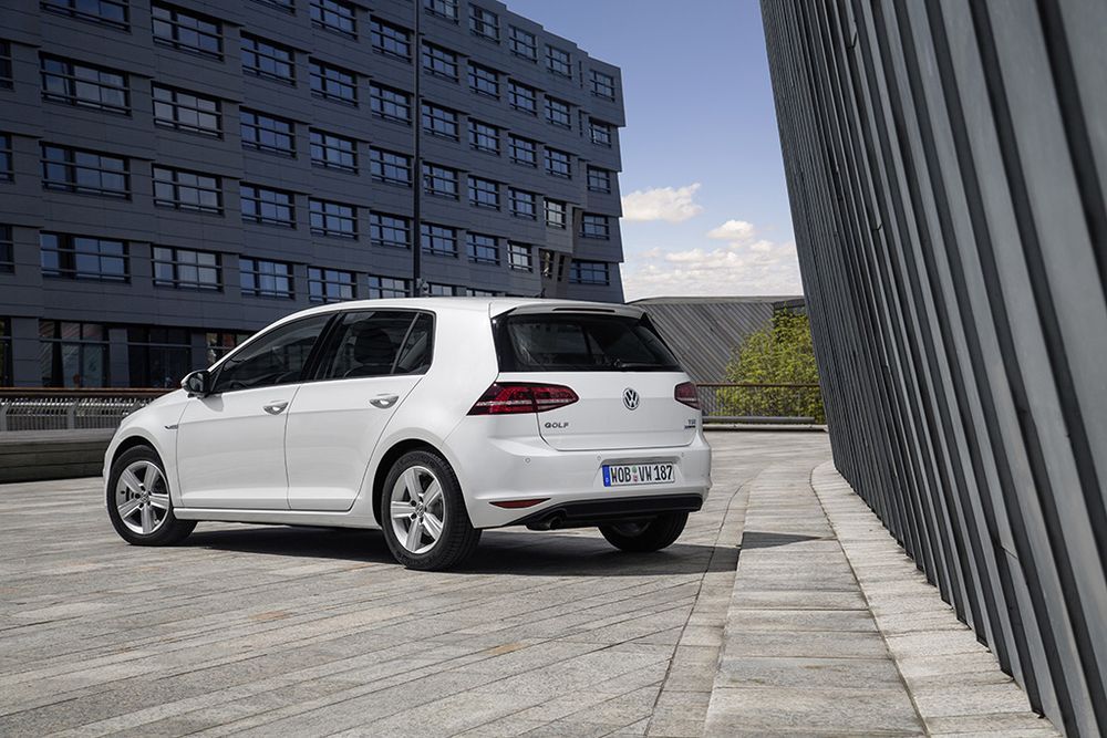 14184-2015-volkswagen-golf-tsi-bluemotion-revealed-1.jpg