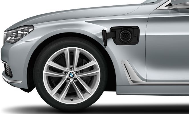 14417-2016-bmw-7-series-plug-in-hybrid-2.jpg