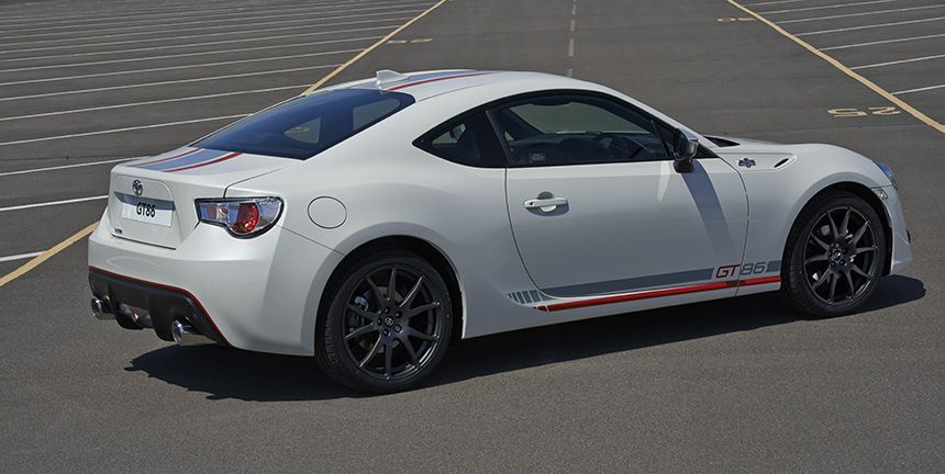 14834-2015-toyota-gt-86-blanco-1.jpg