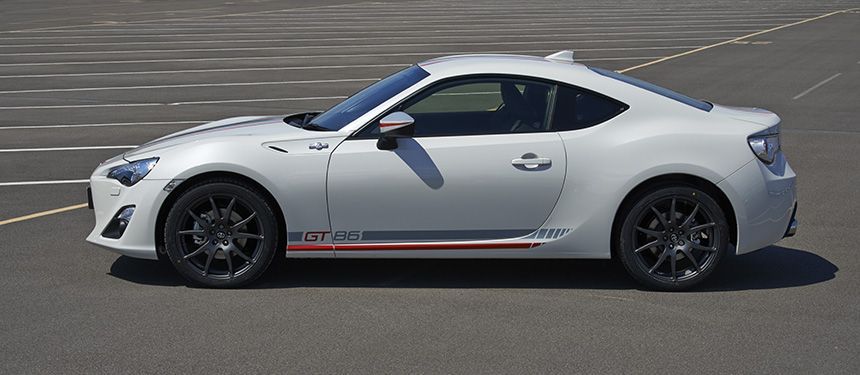 14834-2015-toyota-gt-86-blanco-2.jpg