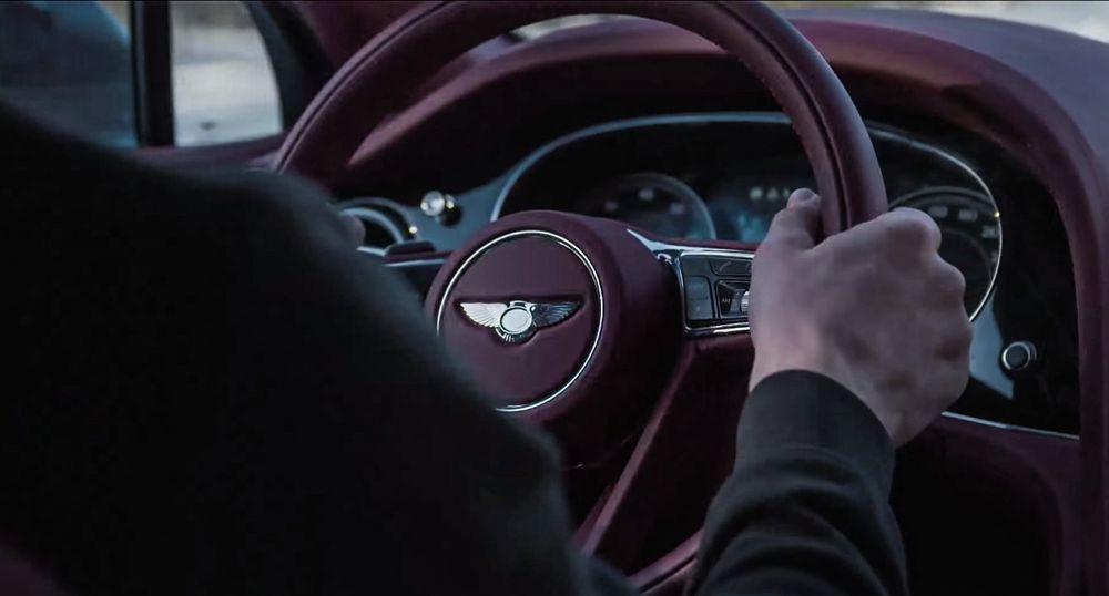 14839-2015-bentayga-teaser-video-interior.jpg