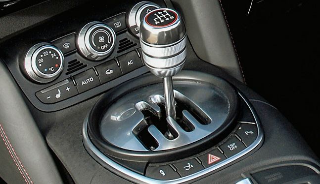 15271-2015-manual-transmission-audi-r8.jpg