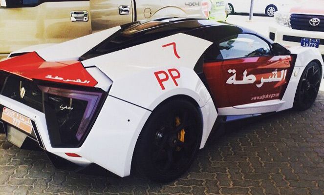 19184-2015-abu-dhabi-police-lykan-hypersport-1.jpg