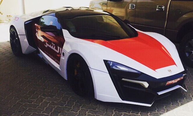 19184-2015-abu-dhabi-police-lykan-hypersport-2.jpg