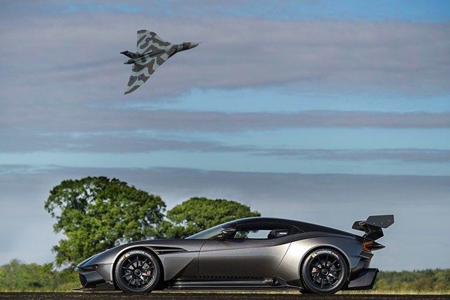 34172-aston_martin_vulcan_1.jpg