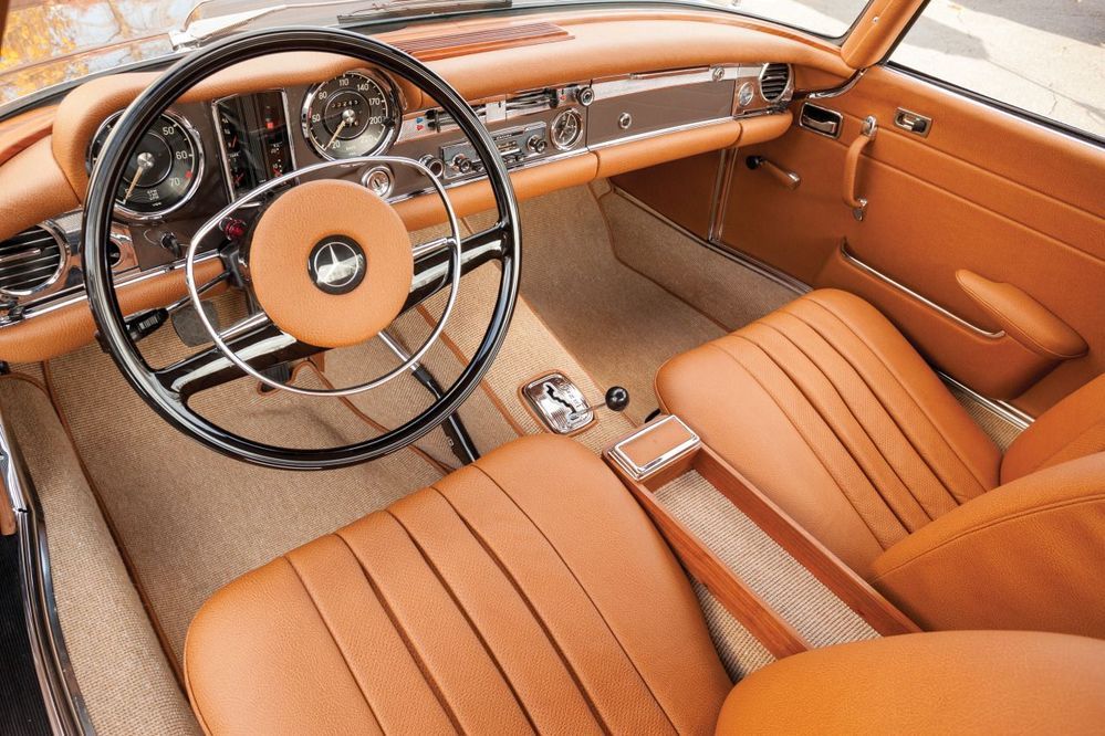 280SL interior