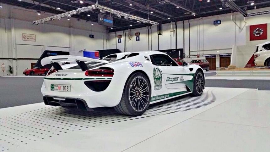 35451-2015-porsche-918-spyder-dubai-police-1.jpg