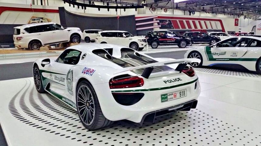 35451-2015-porsche-918-spyder-dubai-police-3.jpg