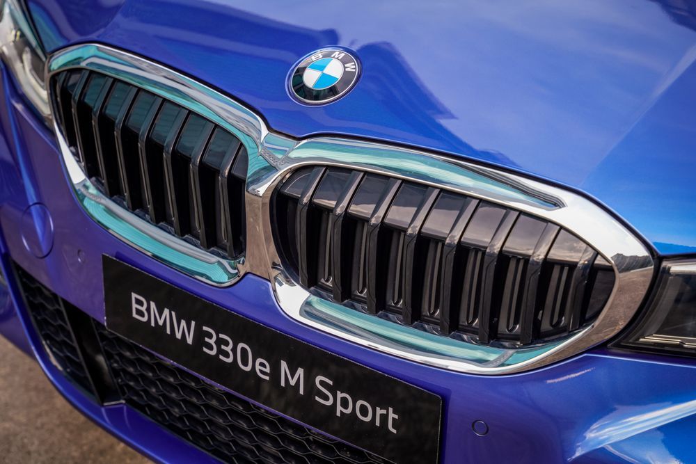 BMW G20 330e M Sport front grille