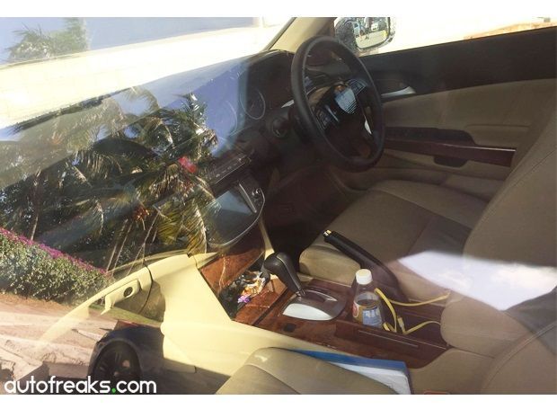 37059-carlist_2016_proton_perdana_spied_interior.jpg