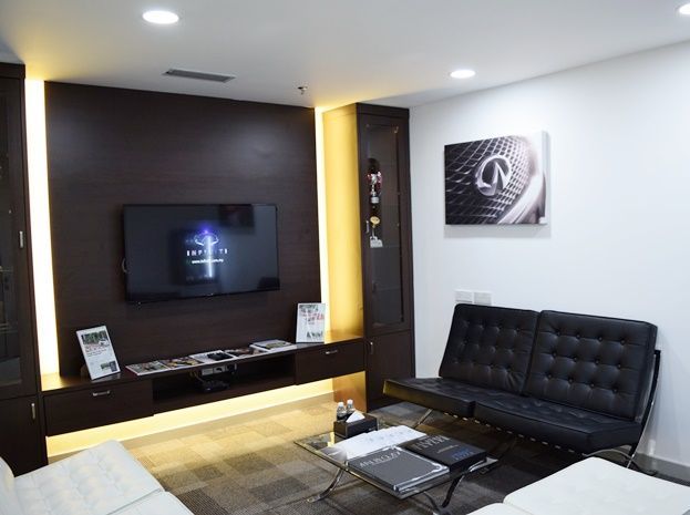 42128-infiniti_customer_lounge.jpg