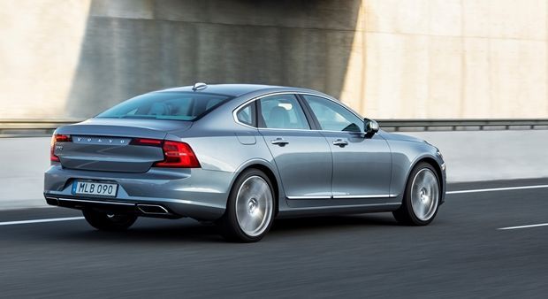 43538-191748_new_volvo_s90_location_driving.jpg