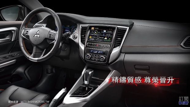 44140-grand_lancer_interior.jpg