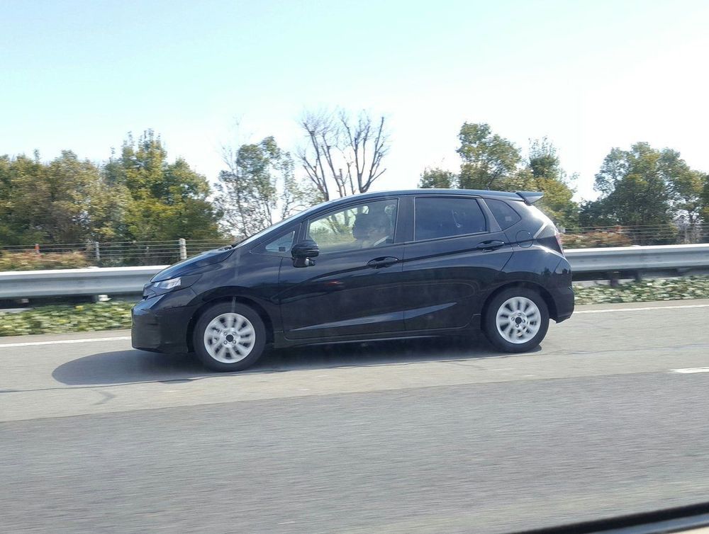 44909-2017_honda_jazz_spied_2.jpg