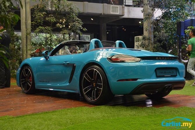 45093-porsche_718_boxster_cover_watermarked.jpg